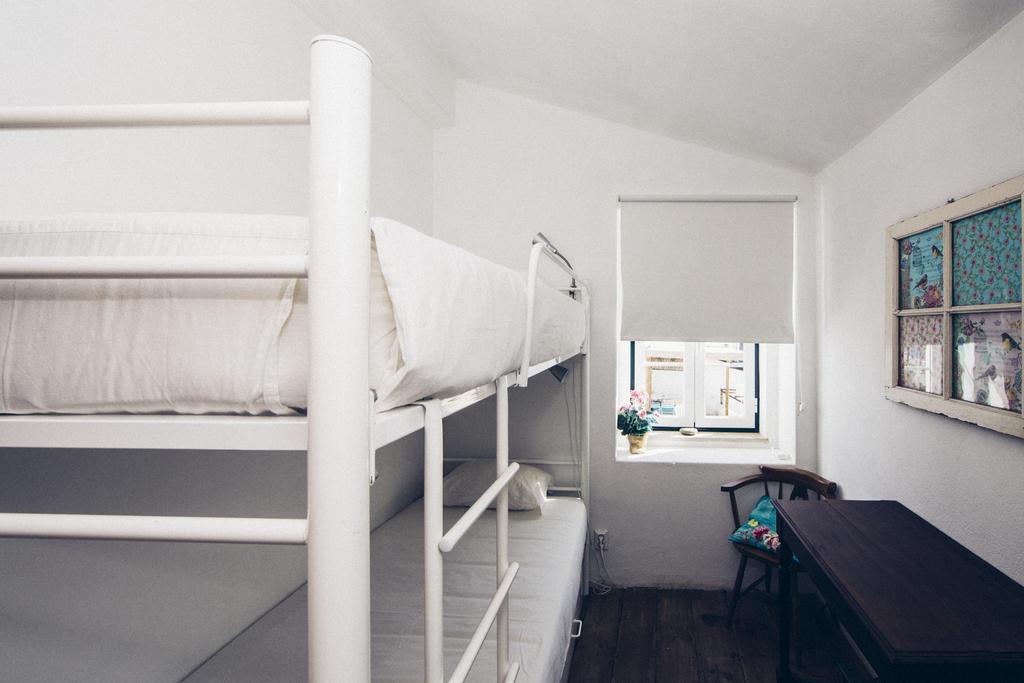 Habitación femenina con literas